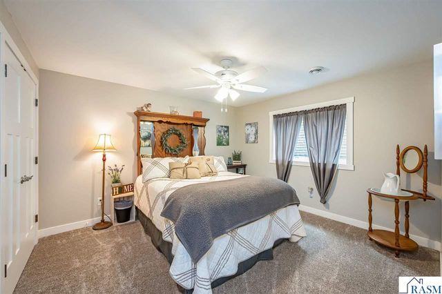2292 Deerwood Drive, North Mankato, MN 56003