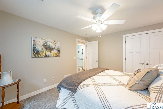 2292 Deerwood Drive, North Mankato, MN 56003