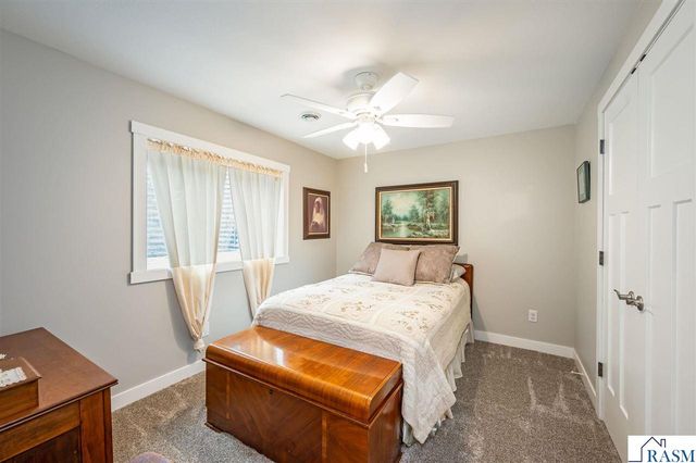 2292 Deerwood Drive, North Mankato, MN 56003