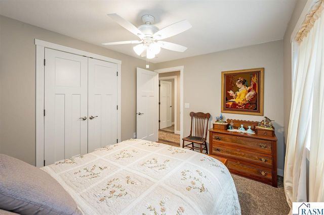 2292 Deerwood Drive, North Mankato, MN 56003