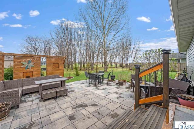 2292 Deerwood Drive, North Mankato, MN 56003
