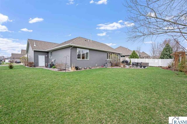 2292 Deerwood Drive, North Mankato, MN 56003