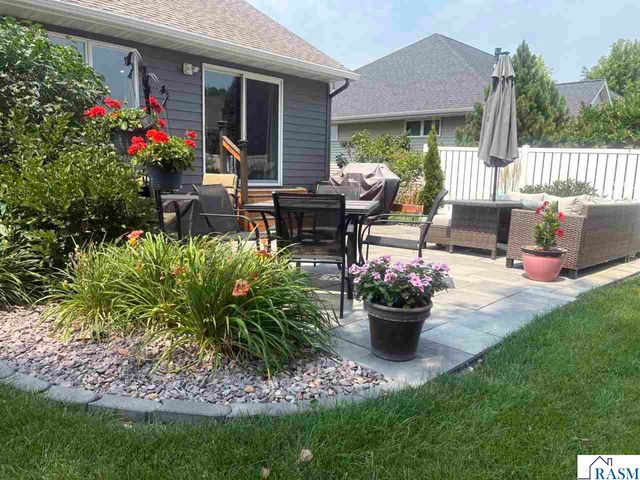 2292 Deerwood Drive, North Mankato, MN 56003