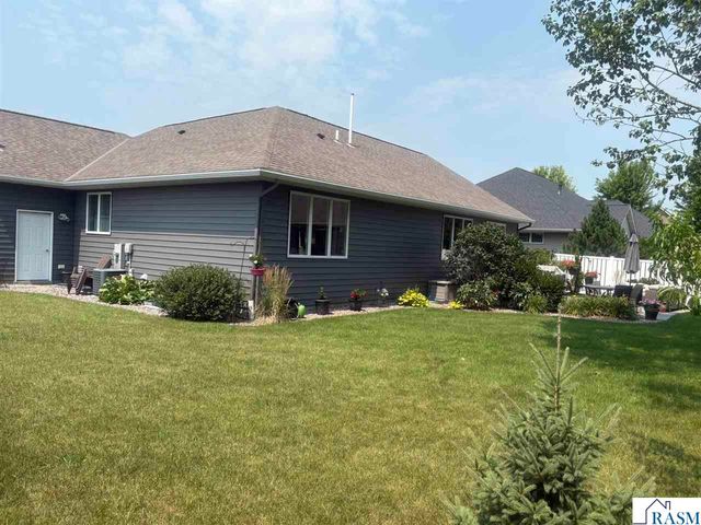2292 Deerwood Drive, North Mankato, MN 56003