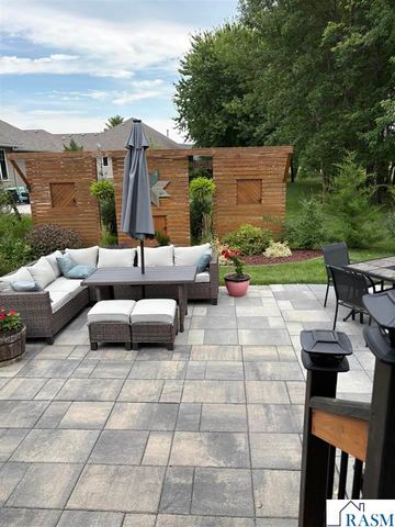 2292 Deerwood Drive, North Mankato, MN 56003