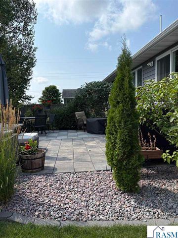 2292 Deerwood Drive, North Mankato, MN 56003