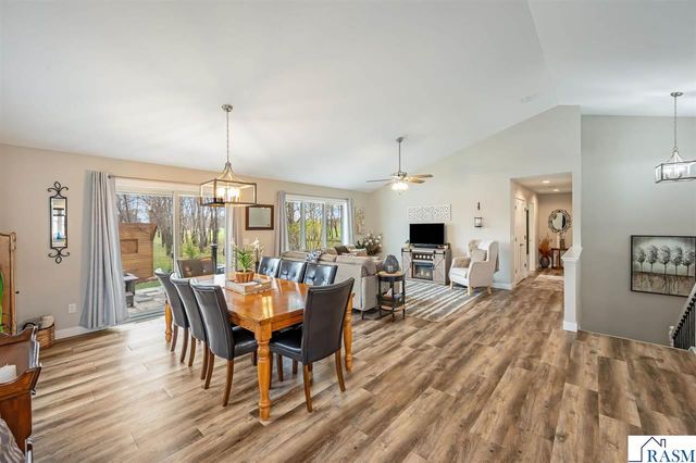 2292 Deerwood Drive, North Mankato, MN 56003