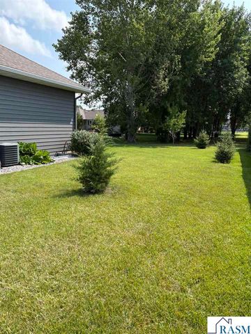 2292 Deerwood Drive, North Mankato, MN 56003