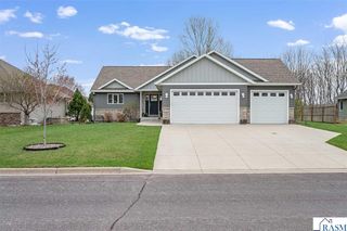 2292 Deerwood Drive, North Mankato, MN 56003