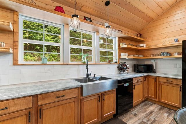 307 Smith Mountain Road, Dunlap, TN 37327