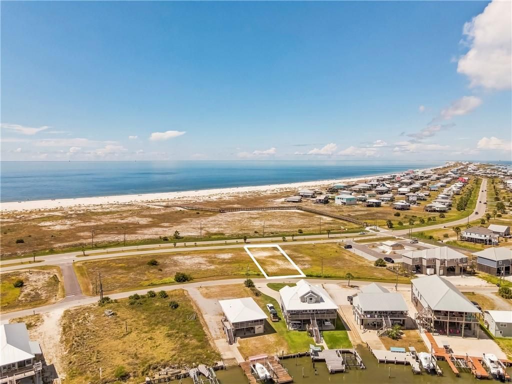 1908 Bienville Boulevard, Dauphin Island, AL 36528 — exterior