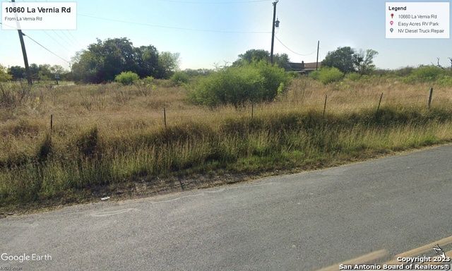 10660 LA VERNIA RD, Adkins, TX 78101