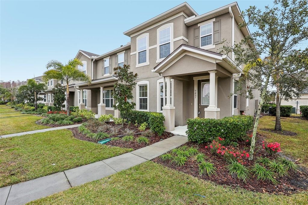 Image 4 of property listing at 9457 RANDAL PARK BOULEVARD, Orlando, FL 32832