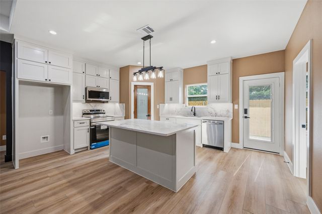 203 Seagrove Lane, Quinlan, TX 75474