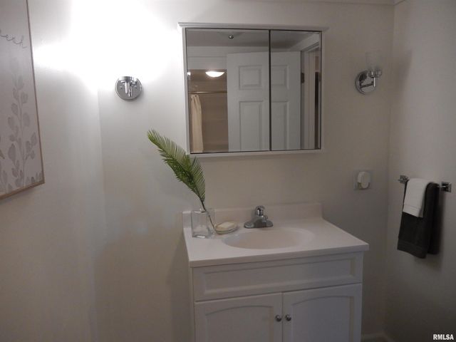 300 E SUMMER Street, Plymouth, IL 62367