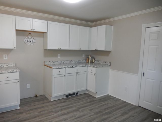 300 E SUMMER Street, Plymouth, IL 62367