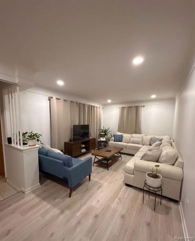 1500 Sherwood Court, Dearborn, MI 48124