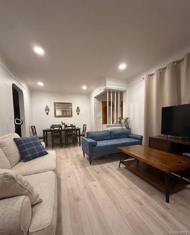 1500 Sherwood Court, Dearborn, MI 48124