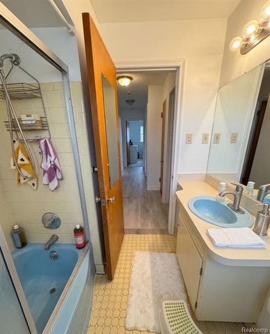 1500 Sherwood Court, Dearborn, MI 48124