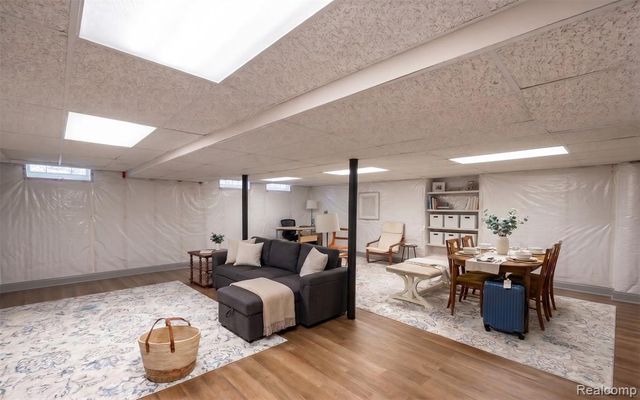 1500 Sherwood Court, Dearborn, MI 48124