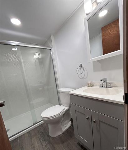 1500 Sherwood Court, Dearborn, MI 48124