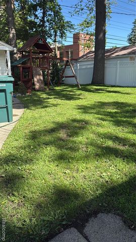 1500 Sherwood Court, Dearborn, MI 48124