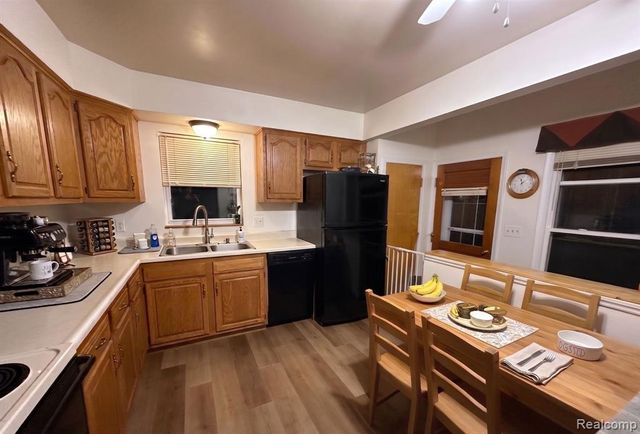 1500 Sherwood Court, Dearborn, MI 48124