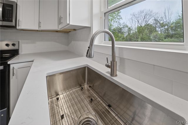 3728 Pendulum, Clay, NY 13027