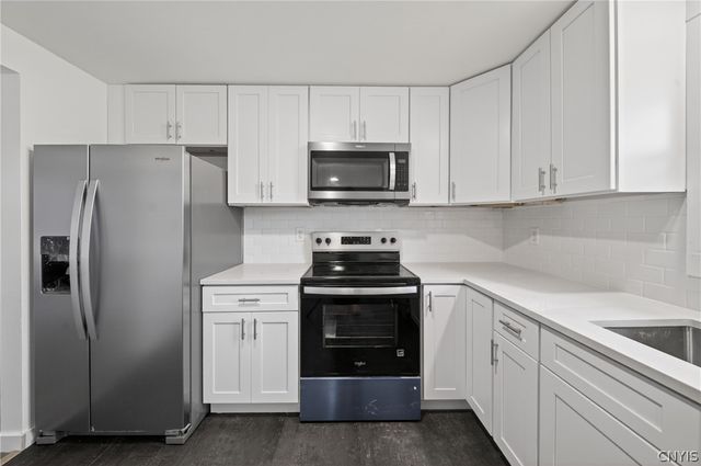 3728 Pendulum, Clay, NY 13027