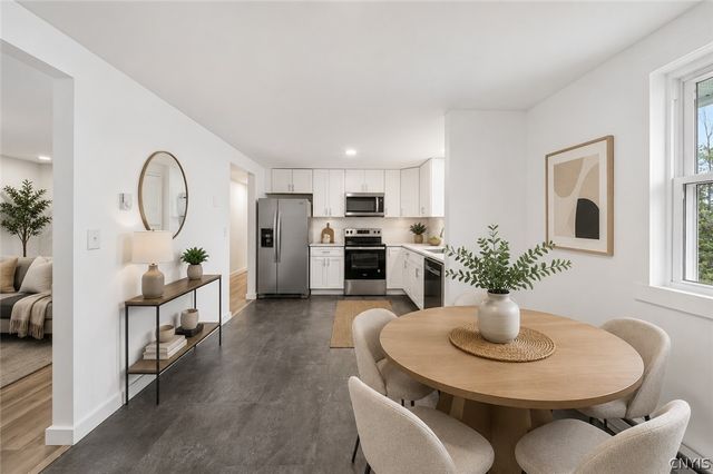 3728 Pendulum, Clay, NY 13027