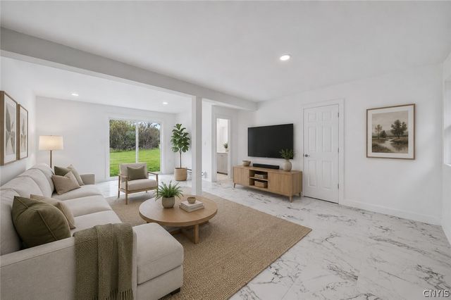 3728 Pendulum, Clay, NY 13027