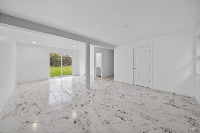 3728 Pendulum, Clay, NY 13027