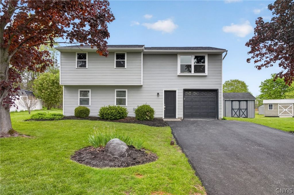 3728 Pendulum, Clay, NY 13027