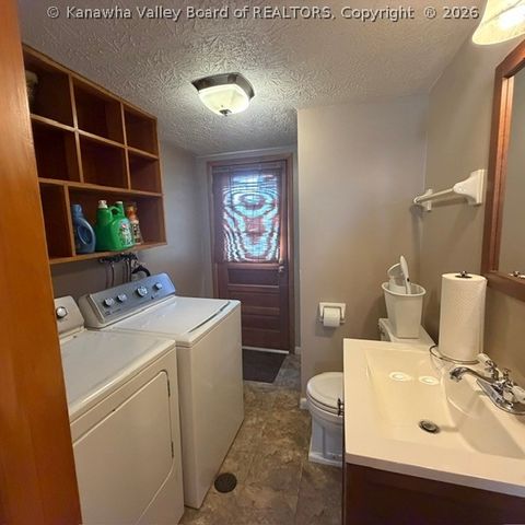 98 Norwood Road, Nitro, WV 25143