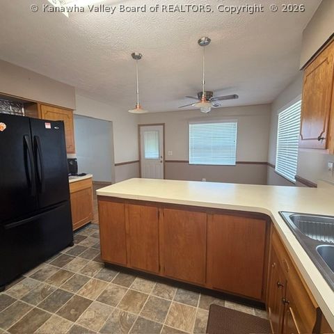 98 Norwood Road, Nitro, WV 25143