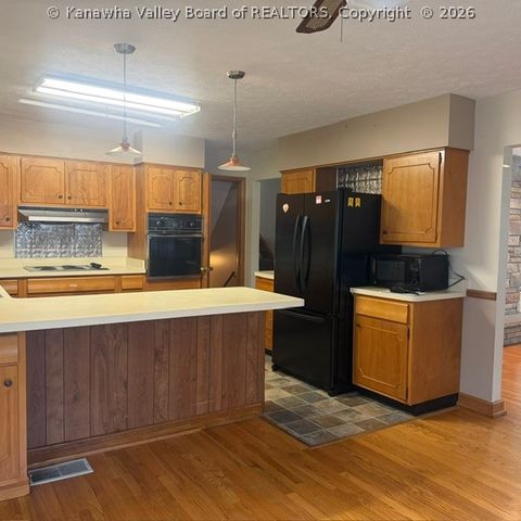 98 Norwood Road, Nitro, WV 25143