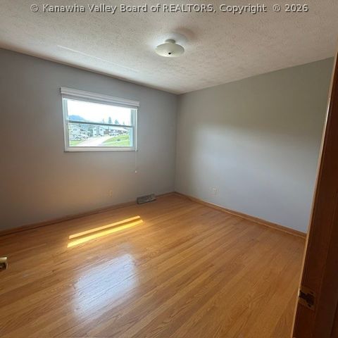 98 Norwood Road, Nitro, WV 25143