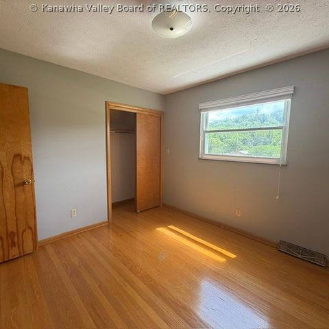 98 Norwood Road, Nitro, WV 25143
