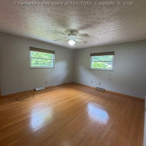 98 Norwood Road, Nitro, WV 25143