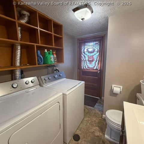 98 Norwood Road, Nitro, WV 25143