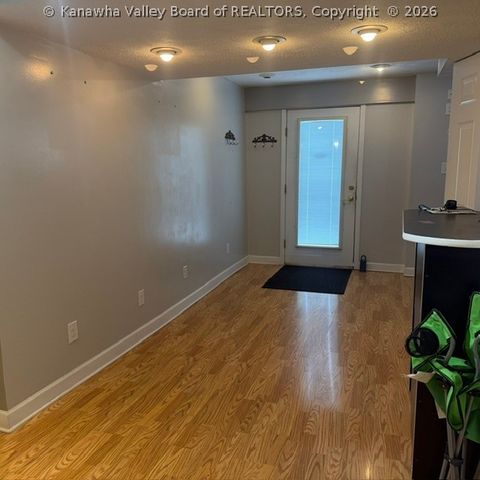 98 Norwood Road, Nitro, WV 25143