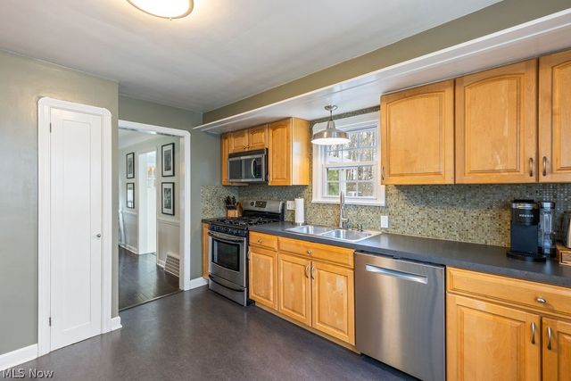24603 E Oakland Road, Bay Village, OH 44140