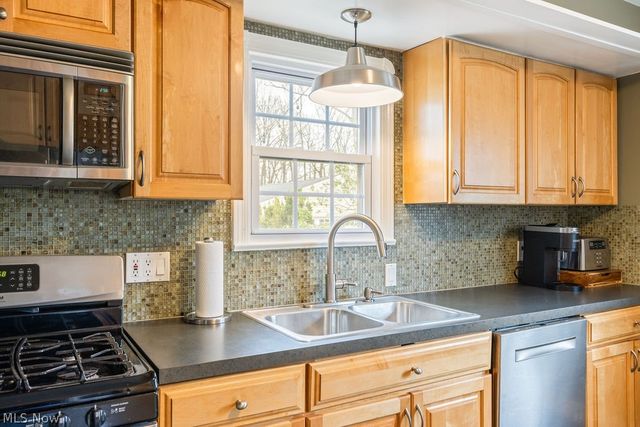 24603 E Oakland Road, Bay Village, OH 44140
