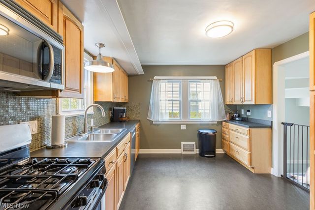 24603 E Oakland Road, Bay Village, OH 44140