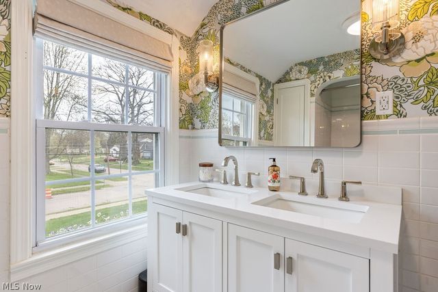 24603 E Oakland Road, Bay Village, OH 44140