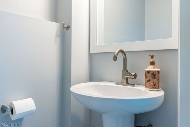 24603 E Oakland Road, Bay Village, OH 44140