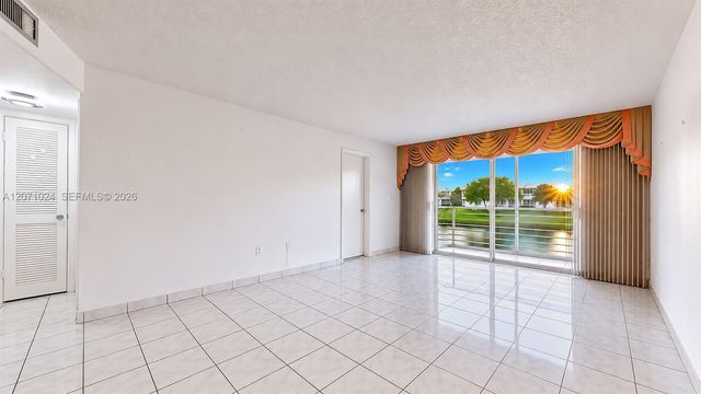 8500 Sunrise Lakes Boulevard 201, Sunrise, FL 33322