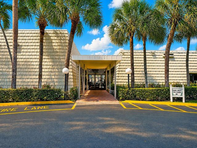 8500 Sunrise Lakes Boulevard 201, Sunrise, FL 33322