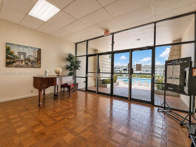 8500 Sunrise Lakes Boulevard 201, Sunrise, FL 33322