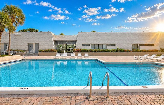 8500 Sunrise Lakes Boulevard 201, Sunrise, FL 33322